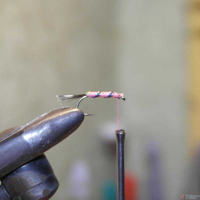 мокрая мушка из шелка