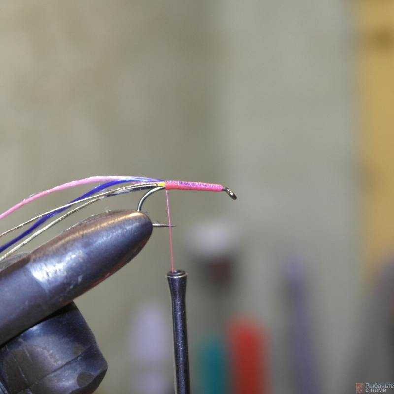 мокрая мушка из шелка